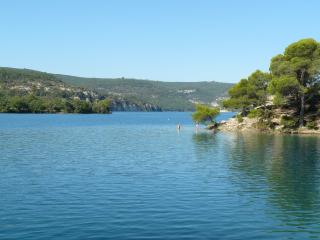 Vue sur le lac d'esparron